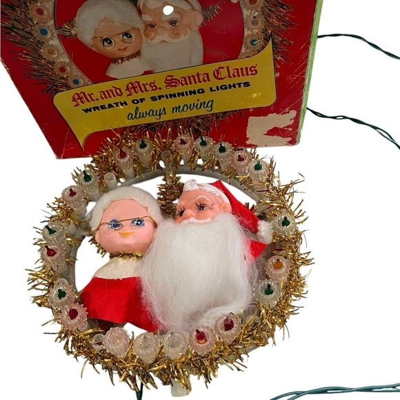Mr. and Mrs. Santa Claus Wreath of Spinning Lights Vintage 1973 In Original Box - Picture 3 of 8